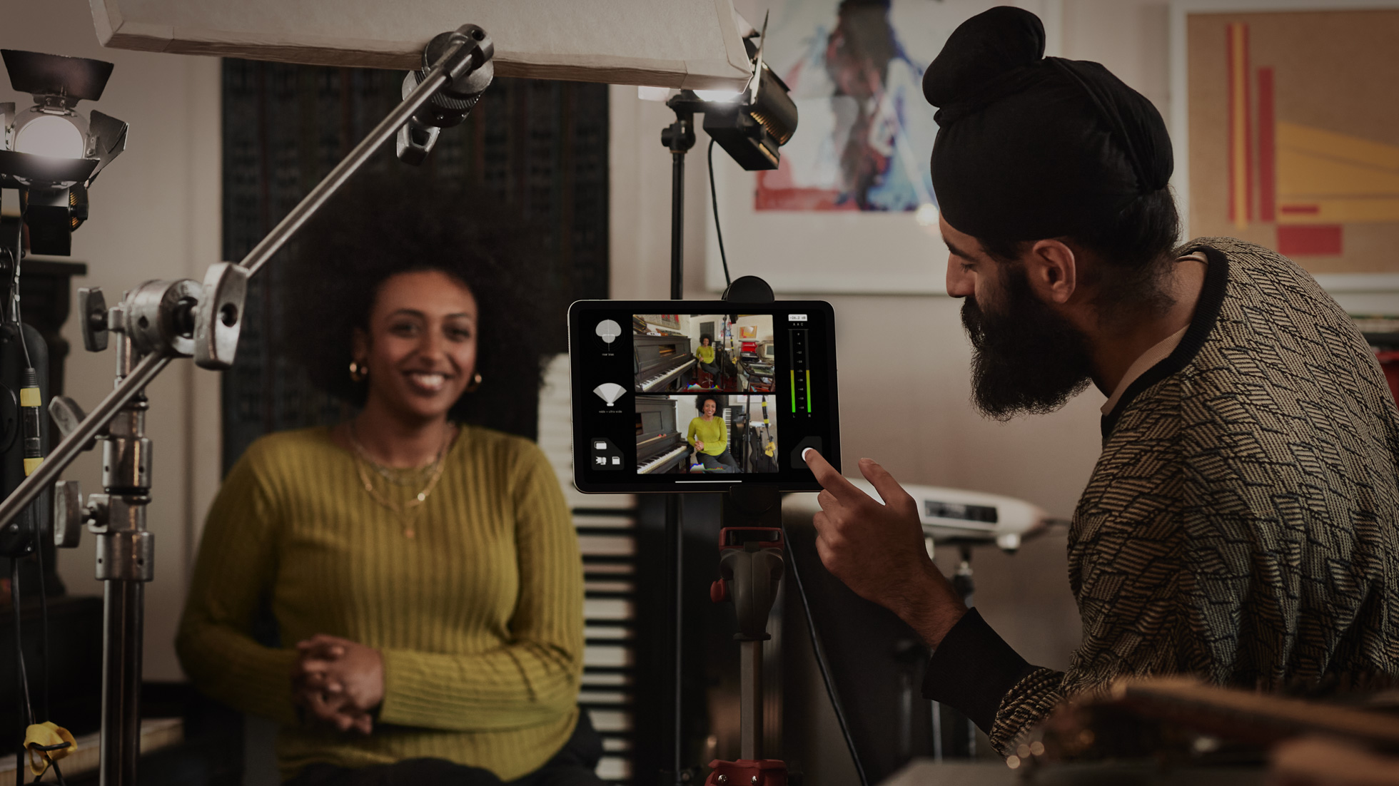 Det nye kameraet – som både har vidvinkel og ultravidvinkel – tar slående bilder. Nytt er det også at du med tredjepartsprogrammer kan filme med to linser ... samtidig! Foto: Apple
