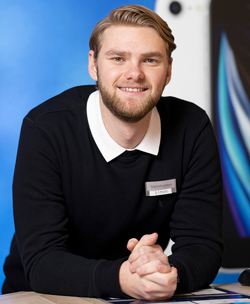 Butikksjef Simen Aaslund hos Telenorbutikken Fornebu vet alt om mobilabonnement til barn og unge
